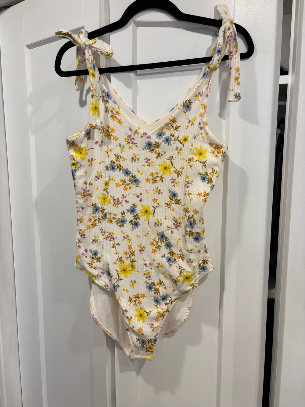 Women’sFloral Tie-Shoulder Ribbed Bodysuit - Cream with Yellow & Blue Flowers